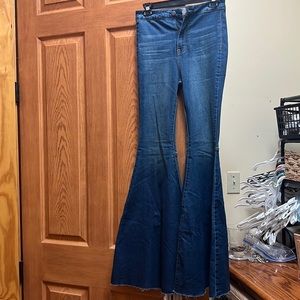 Free People stretch flare bell bottom jeans. Size 26. Excellent used condition.